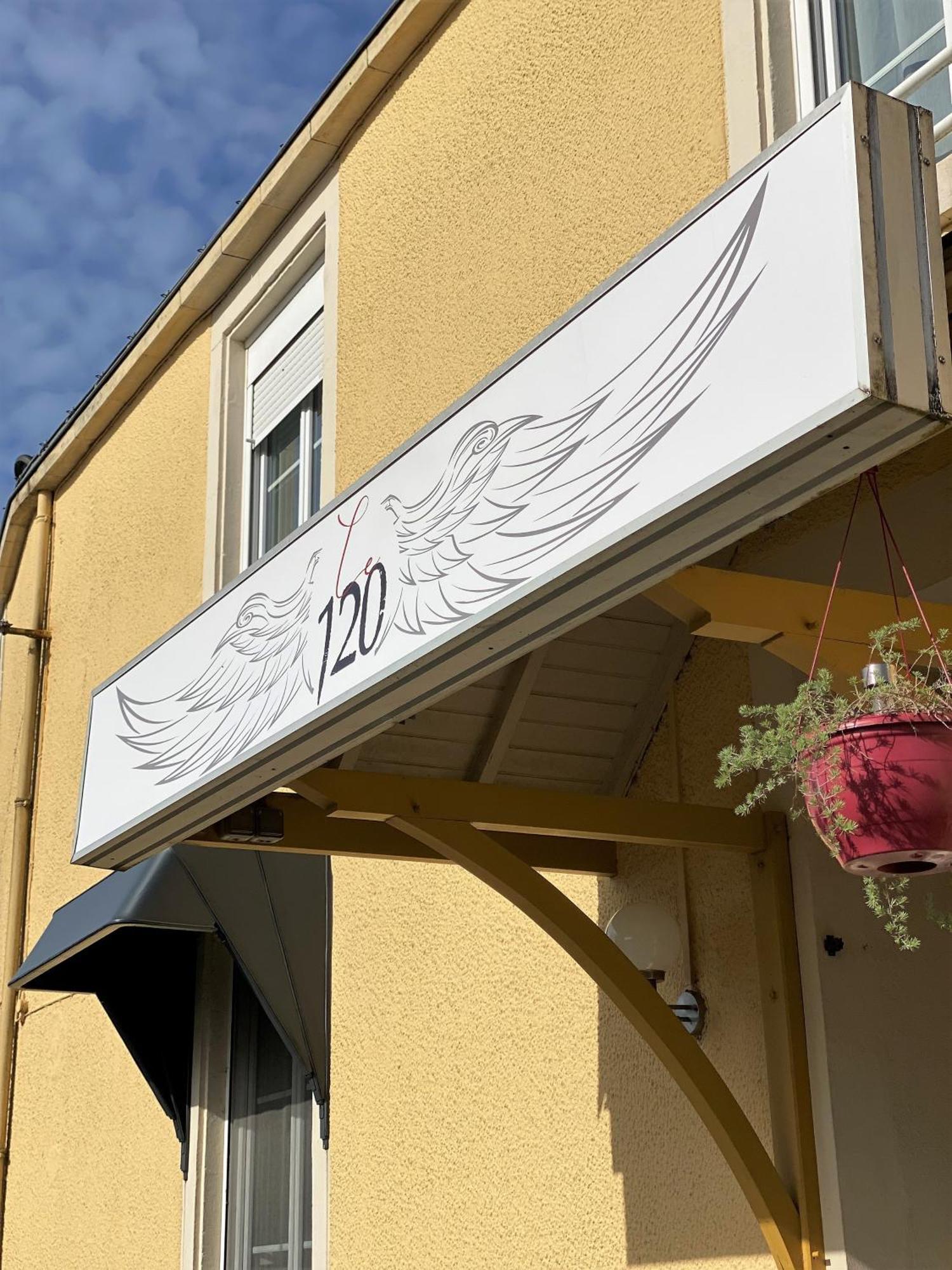 Le 120 - Groupe Logis Hotels - Ex Auberge La Terrasse La Châtaigneraie Eksteriør bilde